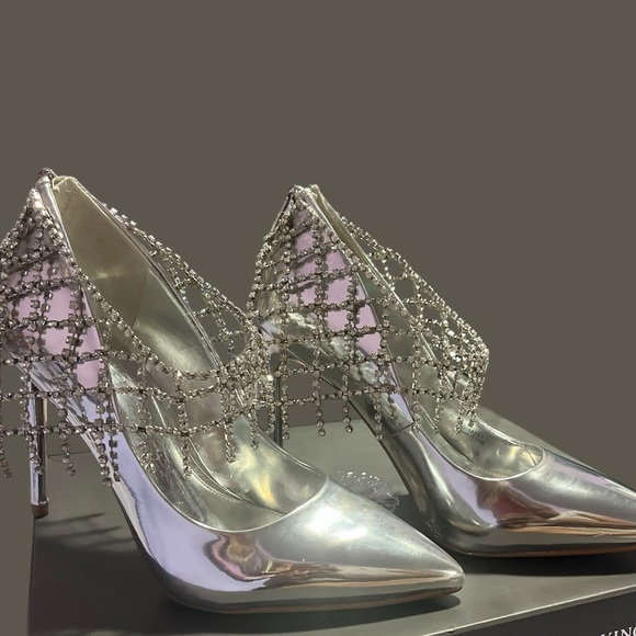 NIB Silver Specchio Vince Camuto Stiletto - Size 6.5 - Picture 2 of 10